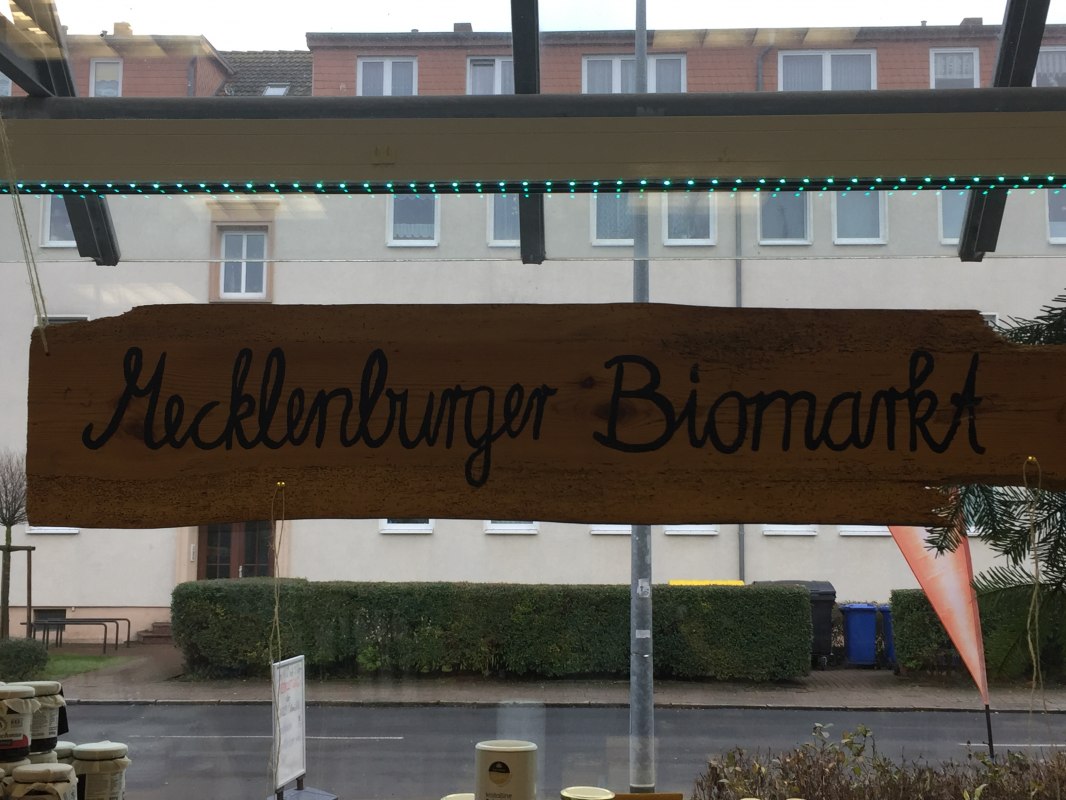 Wir freuen uns auf Ihren Besuch! // © Mecklenburger-Biomarkt Wir freuen uns auf Ihren Besuch! // © Mecklenburger-Biomarkt