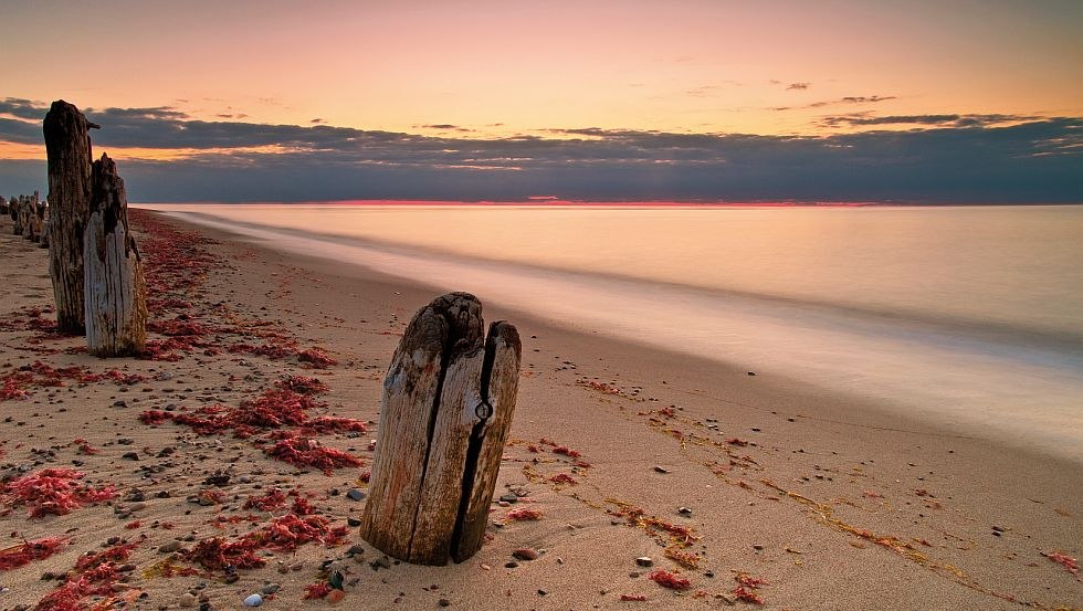 Auszeit im Nordosten: Bei einem Strandspaziergang an der Ostsee - wie hier am Strand von Kägsdorf - gewinnen Erholung Suchende Abstand vom Alltag // © MV-T/Allrich Auszeit im Nordosten: Bei einem Strandspaziergang an der Ostsee - wie hier am Strand von Kägsdorf - gewinnen Erholung Suchende Abstand vom Alltag // © MV-T/Allrich