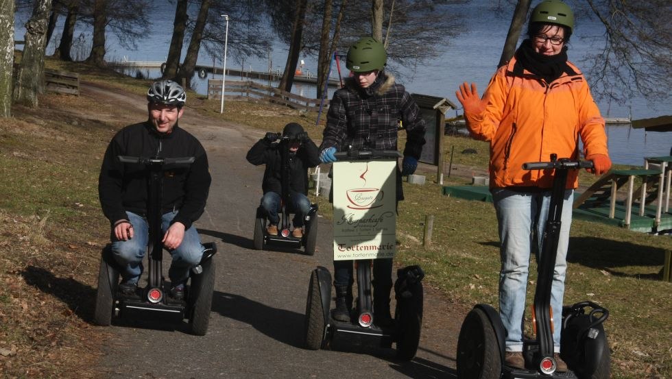 Schon bei den ersten Sonnenstrahlen geht es mit dem Segway auf Tour // © MeckSeg/Bermes Schon bei den ersten Sonnenstrahlen geht es mit dem Segway auf Tour // © MeckSeg/Bermes