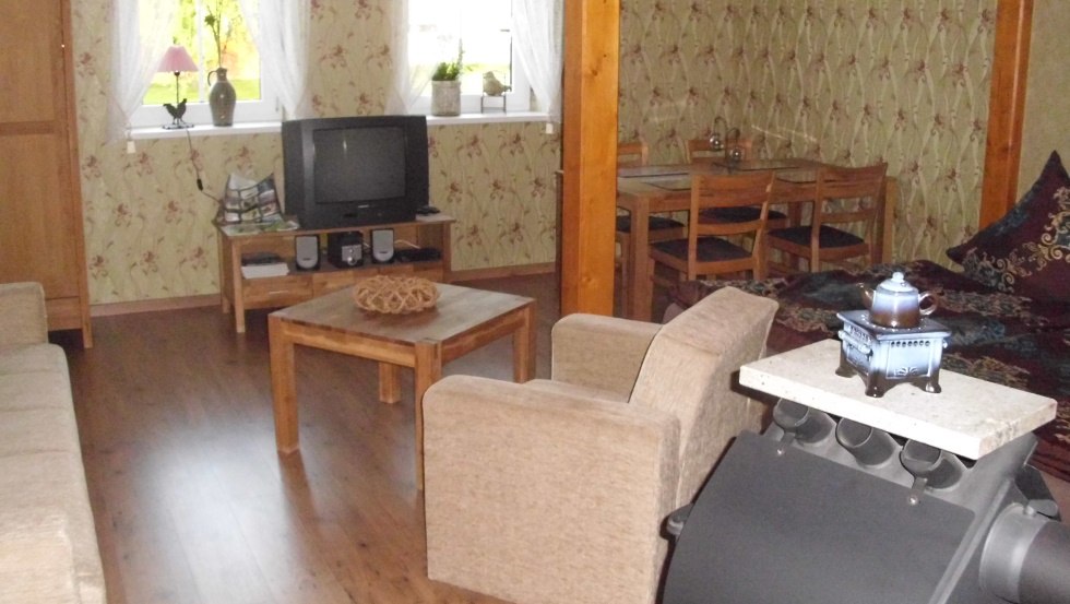 Gecombineerde woonkamer en slaapkamer in de vakantiewoning // &copy; Bischoff