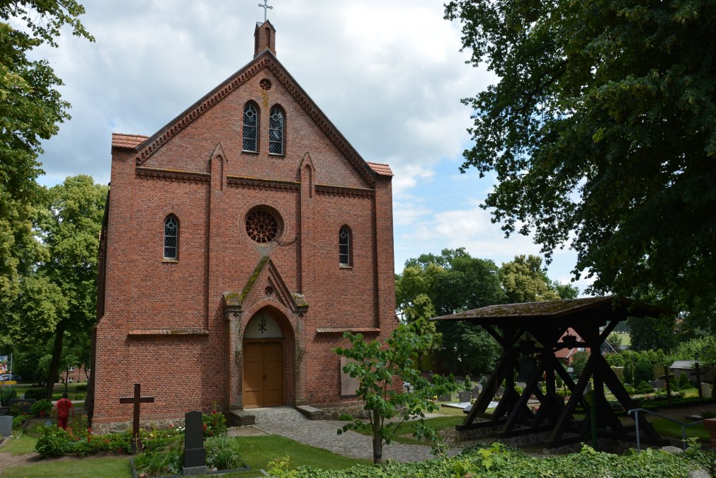 Dorfkirche Plate mit Glockenturm, &copy; Foto: Karl-Georg Haustein