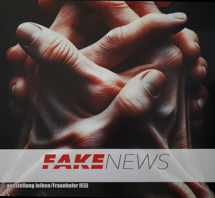 “human hands close up, interlaced fingers”, © ausstellung leihen/Fraunhofer IESE “human hands close up, interlaced fingers”, © ausstellung leihen/Fraunhofer IESE