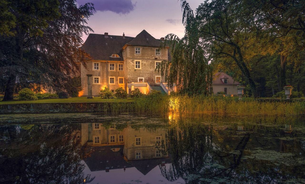 Wasserschloss Mellenthin in der Dämmerung // © Wasserschloss Mellenthin Wasserschloss Mellenthin in der Dämmerung // © Wasserschloss Mellenthin