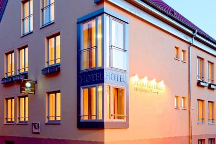 Hotel uitzicht // &copy; Schwidrowitz