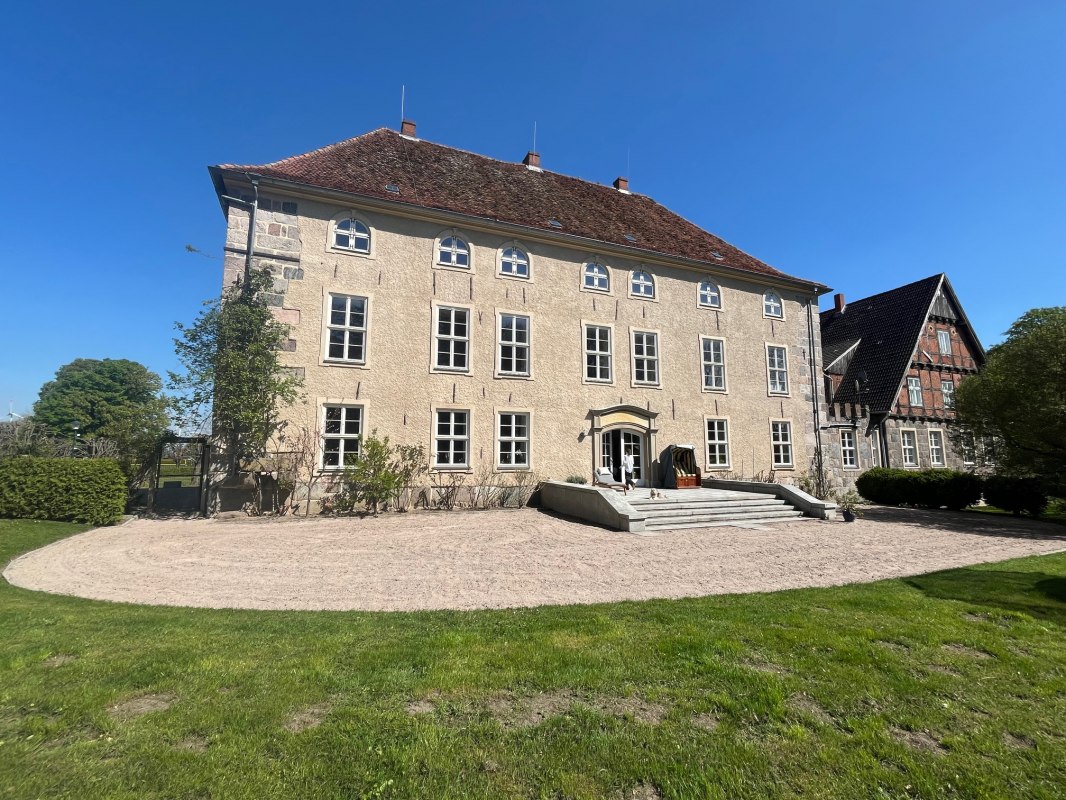 Burg Trechow vom Park. // &copy; Christian Schierning