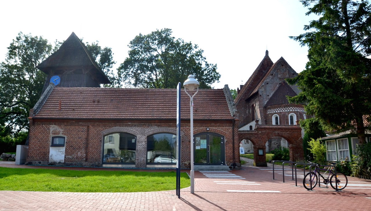 Pfarrkirche Altenkirchen und Kosegartenhaus, © Tourismuszentrale Rügen Pfarrkirche Altenkirchen und Kosegartenhaus, © Tourismuszentrale Rügen