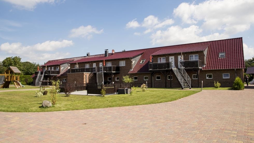 Uitzicht op de vakantiewoningen van vakantieboerderij Mirow, © Ferienhof Mirow/Mewes Uitzicht op de vakantiewoningen van vakantieboerderij Mirow, © Ferienhof Mirow/Mewes