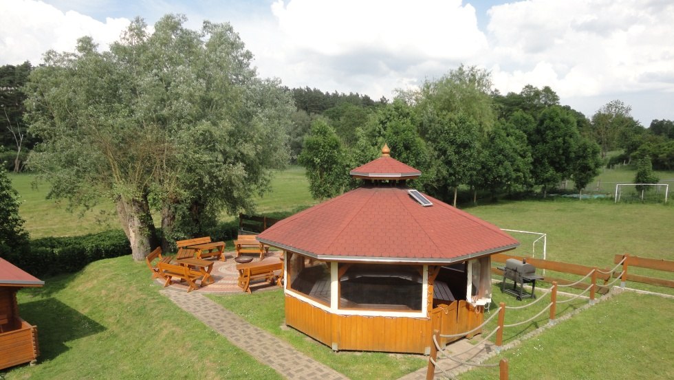 Kanu-Feriencamp Weitendorf - Grillpavillon und Grillplatz, &copy; Familie Piehl