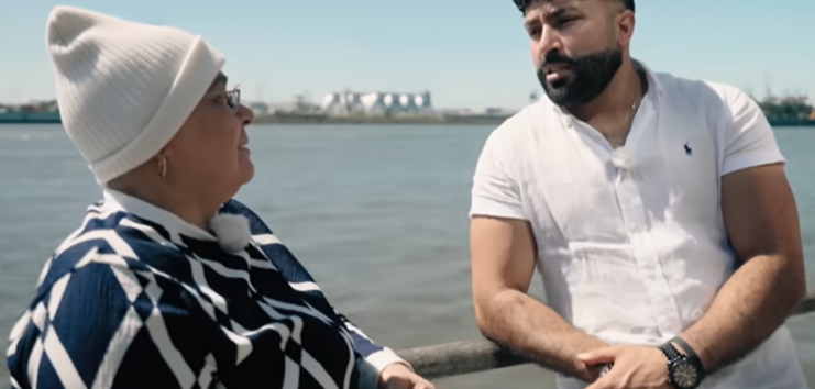 Sulaiman Tadmory im Gespräch mit seiner Mutter in ihrer neuen Heimatstadt Hamburg, © Sulaiman Tadmory