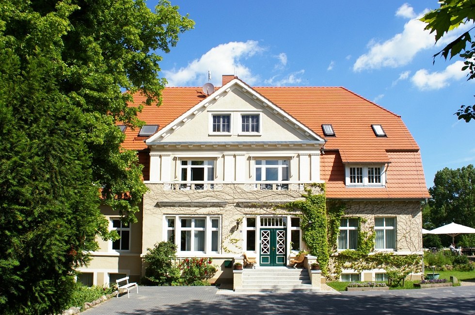 Blick auf das Gutshaus Barkow // &copy; Tourist Info Plau am See GmbH