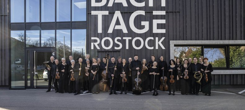 Das Freiburger Barockorchester eröffnet die Bachtage Rostock mit Bachs Brandenburgischen Konzerten // © Freiburger Barockorchester, Foto: Britta Schilling Das Freiburger Barockorchester eröffnet die Bachtage Rostock mit Bachs Brandenburgischen Konzerten // © Freiburger Barockorchester, Foto: Britta Schilling