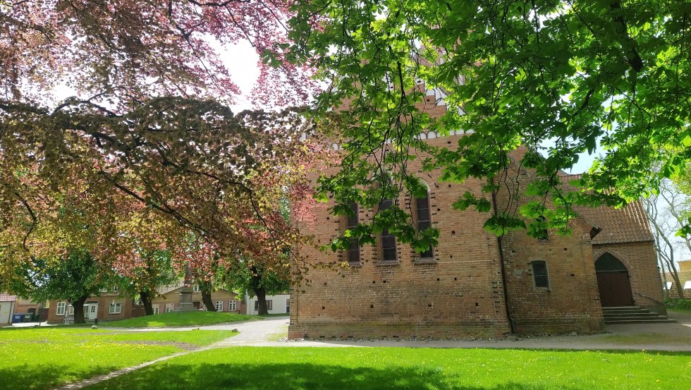Grüne Wiese um die St. Marienkirche // © Sabine Stöckmann Grüne Wiese um die St. Marienkirche // © Sabine Stöckmann