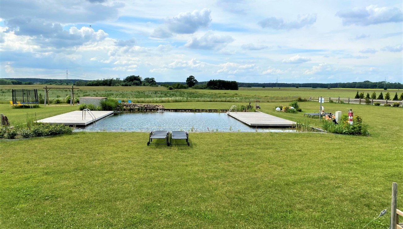 Blick über unseren Natur-Schwimmteich in die Ferne., © Brigitte Leberl Blick über unseren Natur-Schwimmteich in die Ferne., © Brigitte Leberl