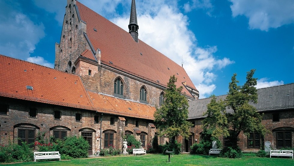 Ruhepol inmitten der Hansestadt Rostock - das idyllische Kloster zum Heiligen Kreuz, © TMV/Grundner