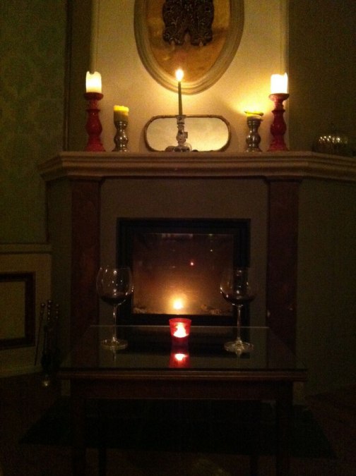 Kaminfeuer im Salon, © AvO Kaminfeuer im Salon, © AvO