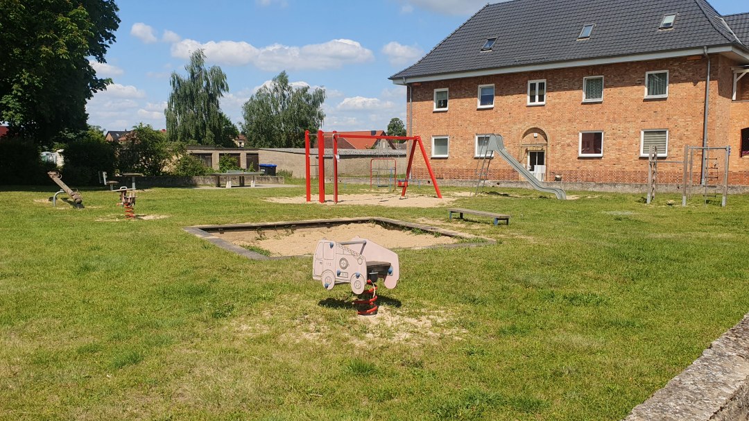 Spielplatz Paulussiedlung, © Amt Mecklenburgische Kleinseenplatte