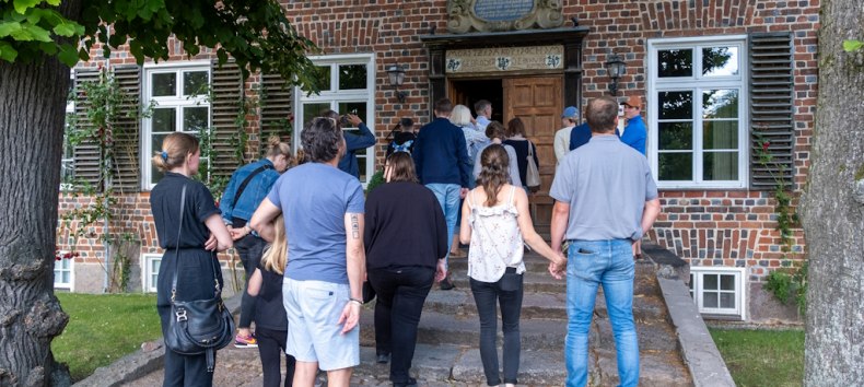 Historische F&uuml;hrung durch das Ludorfer Gutsensemble // &copy; Gutshaus Ludorf