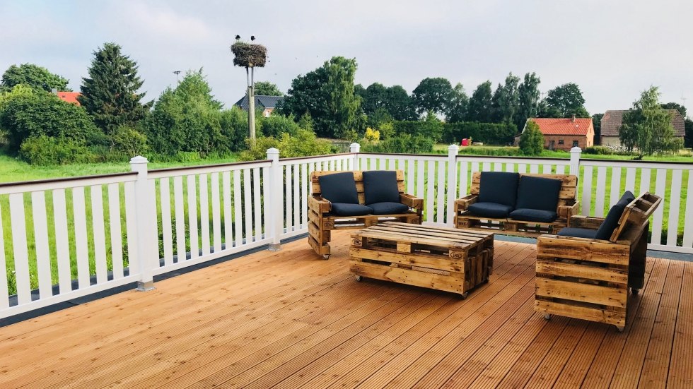 Die gem&uuml;tliche Terrasse l&auml;dt zum Verweilen ein., &copy; Susanne Br&uuml;ning