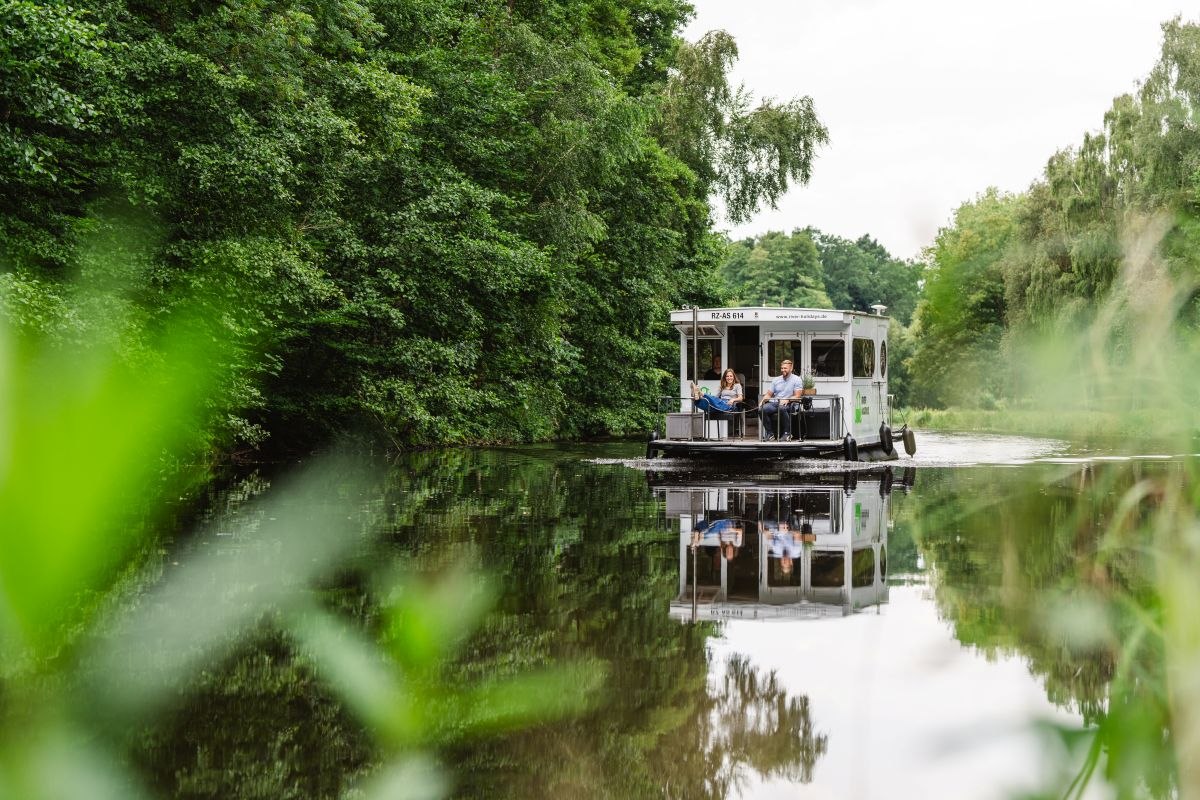 Mit dem Hausboot auf der Elde bei Parchim, &copy; TMV/Erik Gross