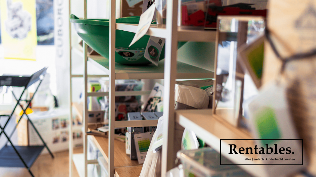 Rentables, Baby- und Kinderartikel einfach mieten, Sortiment Wickeltisch, Spielzeug, Kinderwagen, Standort Grevesmühlen, © Stella Breitzman Rentables, Baby- und Kinderartikel einfach mieten, Sortiment Wickeltisch, Spielzeug, Kinderwagen, Standort Grevesmühlen, © Stella Breitzman