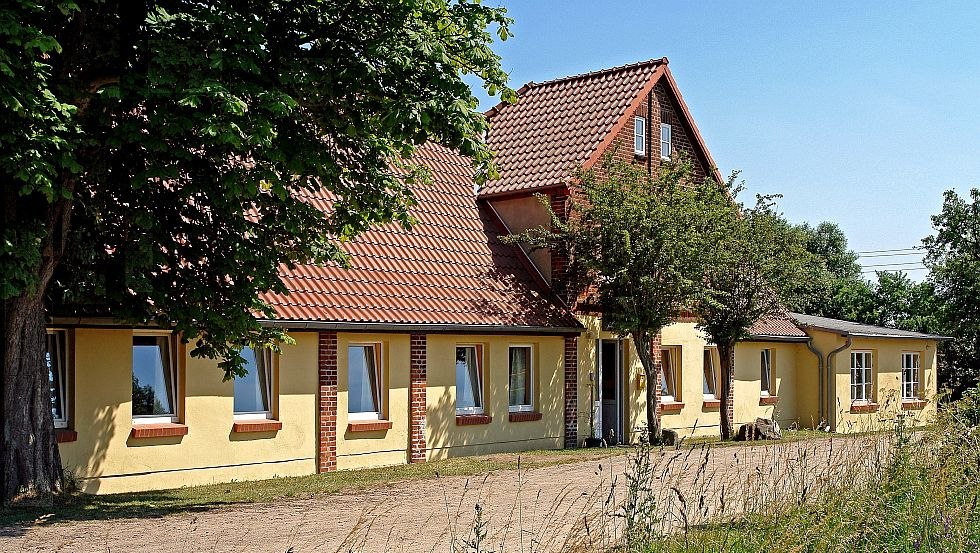 Das Jugendgästehaus Neusehland liegt in dörflicher Idylle ... // © Alte Schule e.V. Das Jugendgästehaus Neusehland liegt in dörflicher Idylle ... // © Alte Schule e.V.