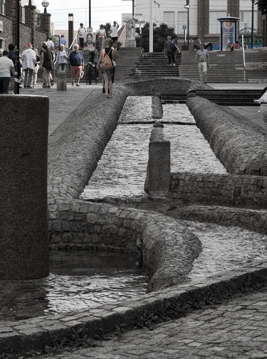 k&uuml;nstlicher Wasserlauf // &copy; Geschichtswerkstatt Rostock e.V., Foto: Andreas G&uuml;nther