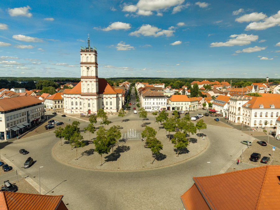 Marktplatz mit Stadtkirche, © Stadt Neustrelitz/Sebastian Haerter Marktplatz mit Stadtkirche, © Stadt Neustrelitz/Sebastian Haerter