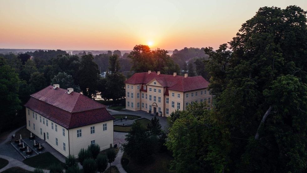 Schloss Mirow in der untergehenden Sonne bietet ein besonderes Erlebnis // © MV-T/Gänsicke Schloss Mirow in der untergehenden Sonne bietet ein besonderes Erlebnis // © MV-T/Gänsicke