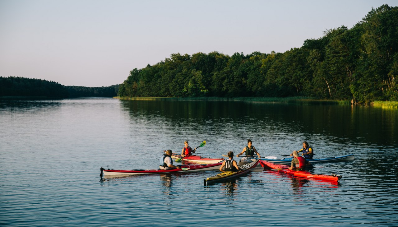 In kleinen Gruppen und tollem Ambiente: Kajakfahrten und gemeinsam lernen, &copy; Cherie Birkner