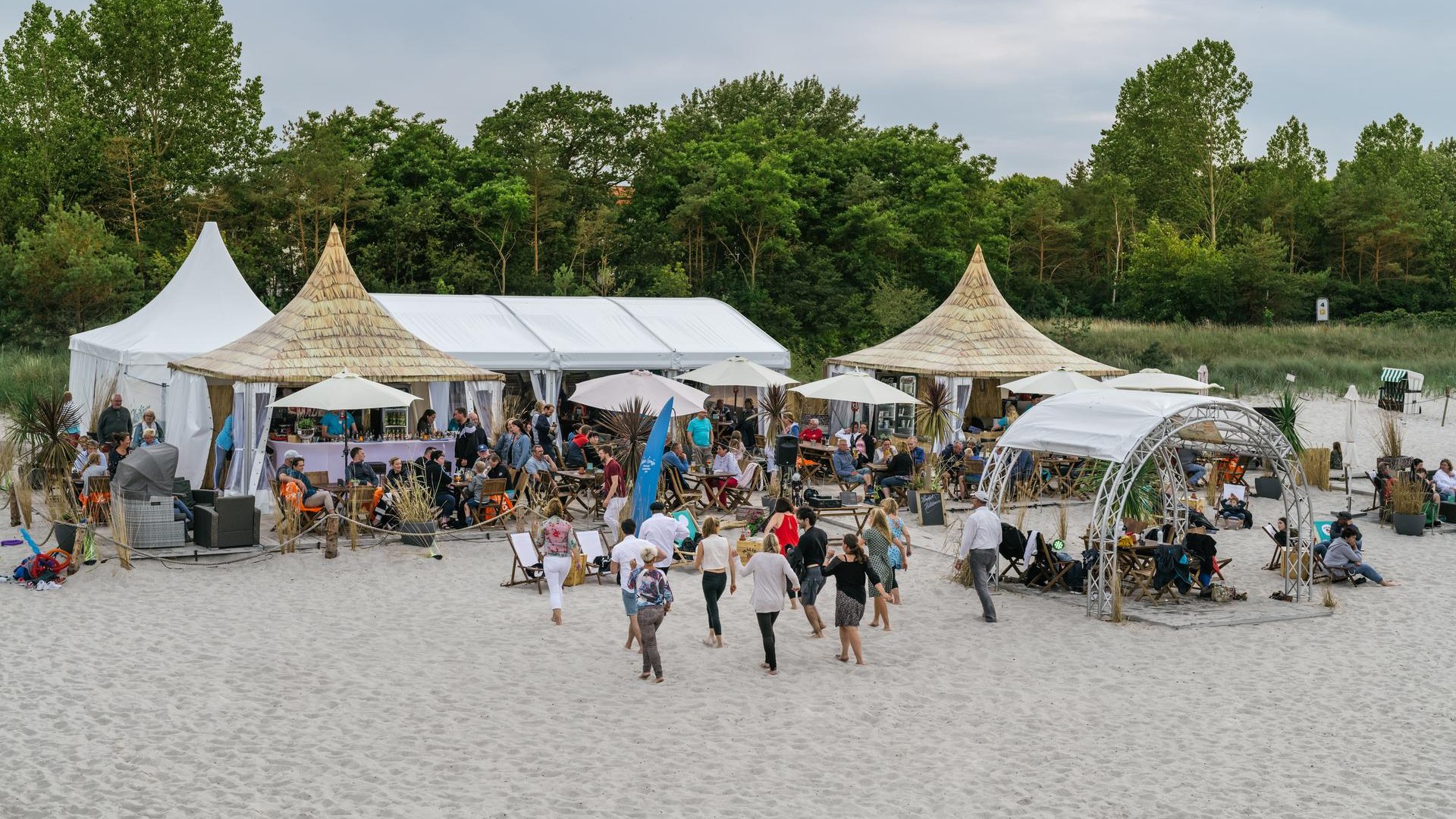 Urlaubsfeeling pur - die Beachbar am Traumstrand von Boltenhagen, &copy; TMV/Tiemann