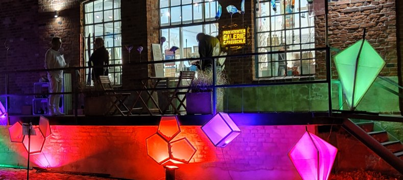 Lichtinstallationen an der Alten Molkerei Kl&uuml;tz, &copy; Janos Freuschle