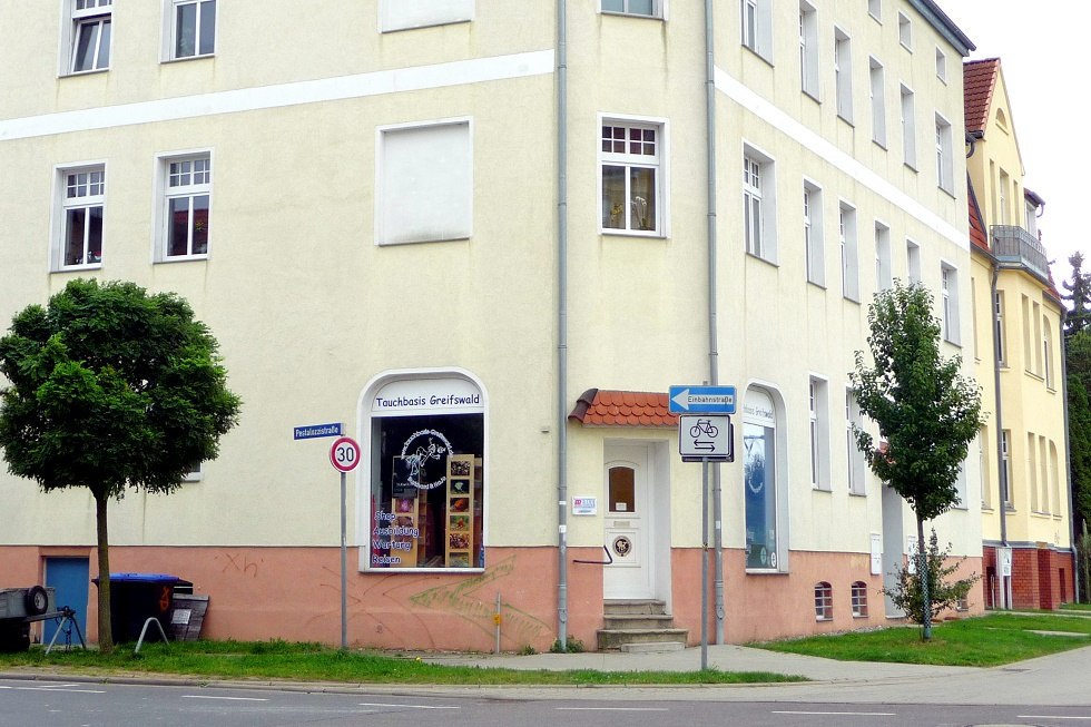 Buitenaanzicht van de winkel in de G&uuml;tzkower Stra&szlig;e // &copy; Sabrina Wittkopf-Schade