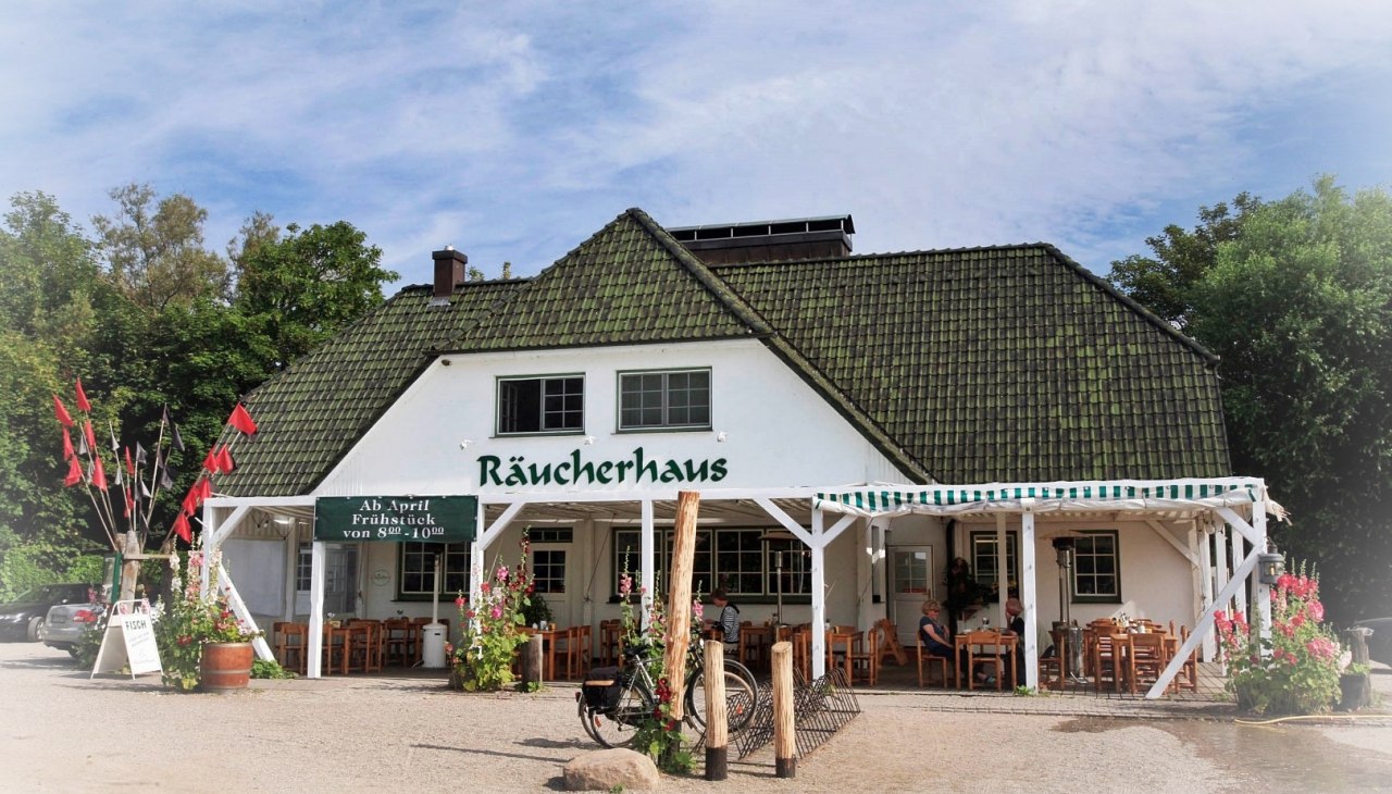 R&auml;ucherhaus Sch&ouml;nthier im Ostseebad Ahrenshoop, &copy; R&auml;ucherhaus Ahrenshoop &middot; Foto Marie Klus
