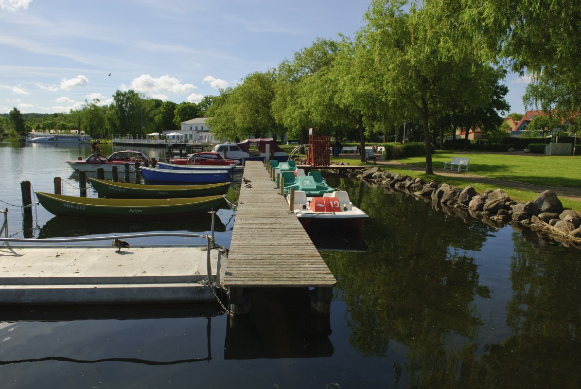 Bootverhuur en ligplaatsen voor de elektrische zonneboot // &copy; Frank Eilrich