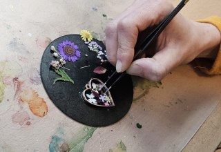 Kreiere deinen eigenen individuellen Blütenschmuck. // © Sandra Gockel Kreiere deinen eigenen individuellen Blütenschmuck. // © Sandra Gockel
