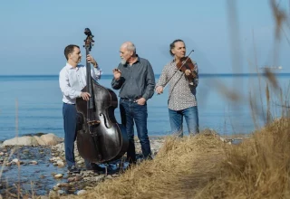 Tr&oslash;stesang Ensemble am Wasser // &copy; Tr&oslash;stesang