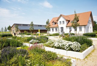 LandWert Hof Au&szlig;enaufnahme &ndash; Gutshaus, &copy; Friz Fischer . argus design . www. argus- design.com