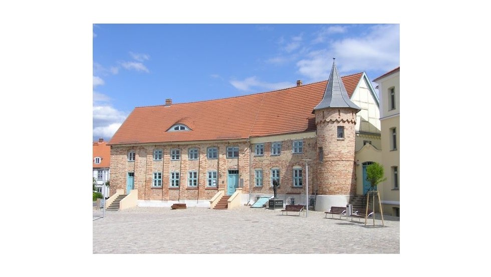 Het scheve huis in B&uuml;tzow // &copy; Touristinformation B&uuml;tzow