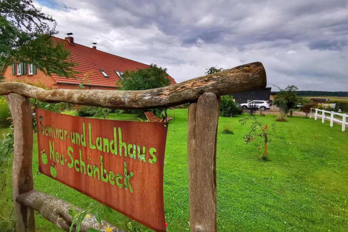 Herzlich Willkommen im Seminar- und Landhaus Schönbeck // © Seminar- und Landhaus Schönbeck / Szeszkat Herzlich Willkommen im Seminar- und Landhaus Schönbeck // © Seminar- und Landhaus Schönbeck / Szeszkat