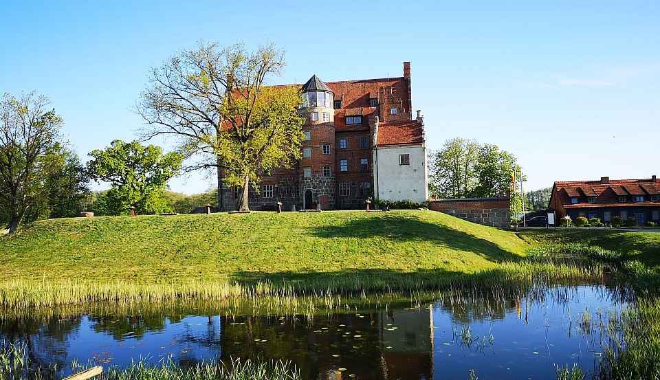 Außenansicht Schloss Ulrichshusen im Frühling, © Kathleen Stutz