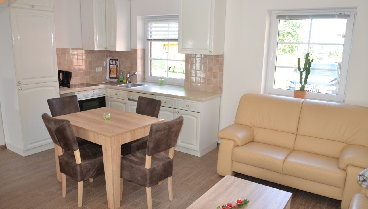 Blick in einen Wohnraum des neues Ferienhaus, © Falkenberg Blick in einen Wohnraum des neues Ferienhaus, © Falkenberg