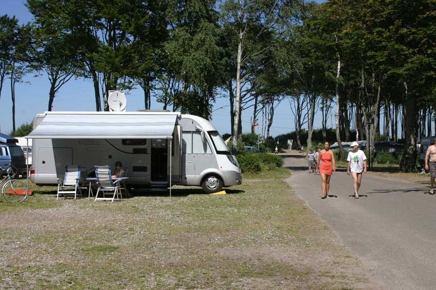 Parkeerplaats voor camper // &copy; Ostseecamp-Ferienpark Rostocker Heide