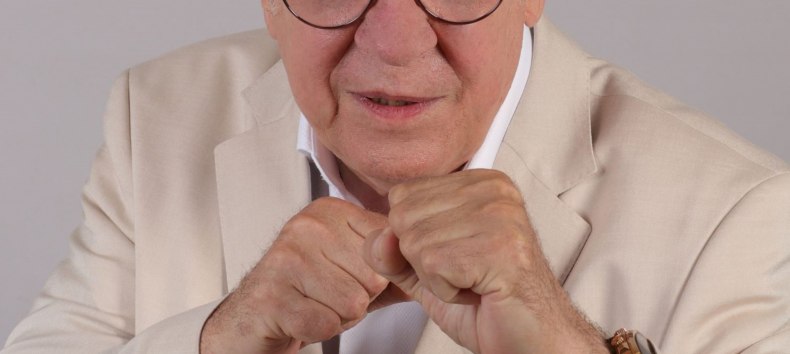 Lothar Bölck gibt Stoff, © Lothar Bölck