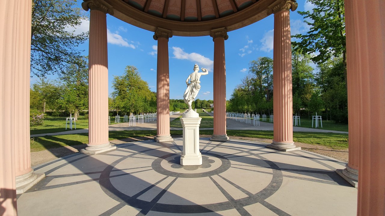 Hebetempel im Schlossgarten Neustrelitz // © Stadt Neustrelitz/ Anne Dziallas Hebetempel im Schlossgarten Neustrelitz // © Stadt Neustrelitz/ Anne Dziallas