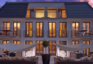 Suite Hotel Binz Außenansicht // © Hotel Vier Jahreszeiten Binz GmbH Suite Hotel Binz Außenansicht // © Hotel Vier Jahreszeiten Binz GmbH