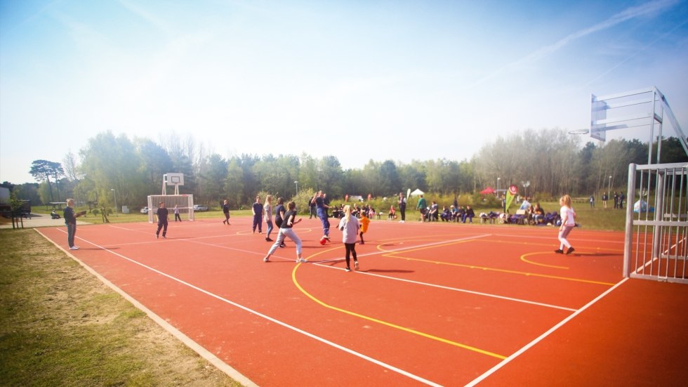 Groot buitenterrein met camping, surfschool op het terrein en nog veel meer., © DJH MV / Danny Gohlke Groot buitenterrein met camping, surfschool op het terrein en nog veel meer., © DJH MV / Danny Gohlke