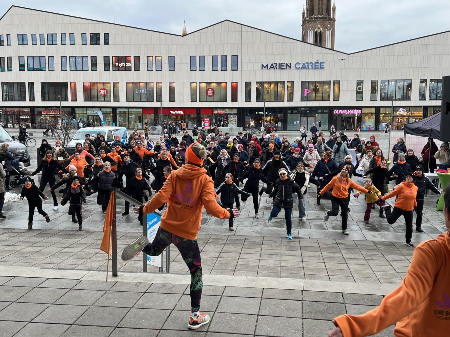 Dansdemo op het marktplein, &copy; Vier-Tore-Stadt Neubrandenburg