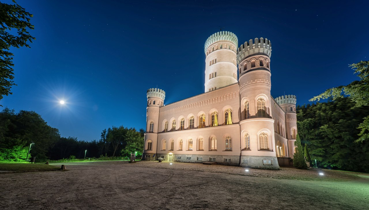 Jagdschloss Granitz bei Vollmond, © SSGK MV / Mirko Boy Jagdschloss Granitz bei Vollmond, © SSGK MV / Mirko Boy