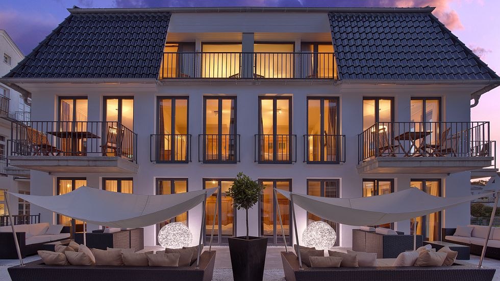 Suite Hotel Binz Au&szlig;enansicht // &copy; Hotel Vier Jahreszeiten Binz GmbH