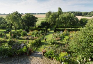Stauden- und Blumengarten im "Historischen Bauerngarten Kastanienhof" // © Dirk Endrulat Stauden- und Blumengarten im "Historischen Bauerngarten Kastanienhof" // © Dirk Endrulat